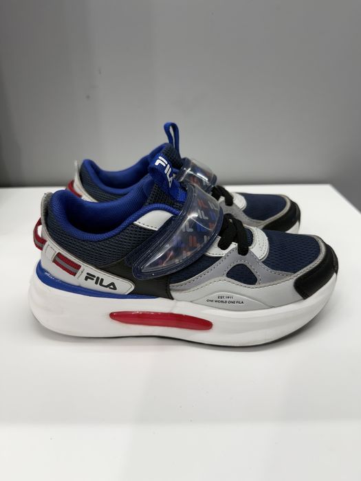 Продам детские кроссовки Fila