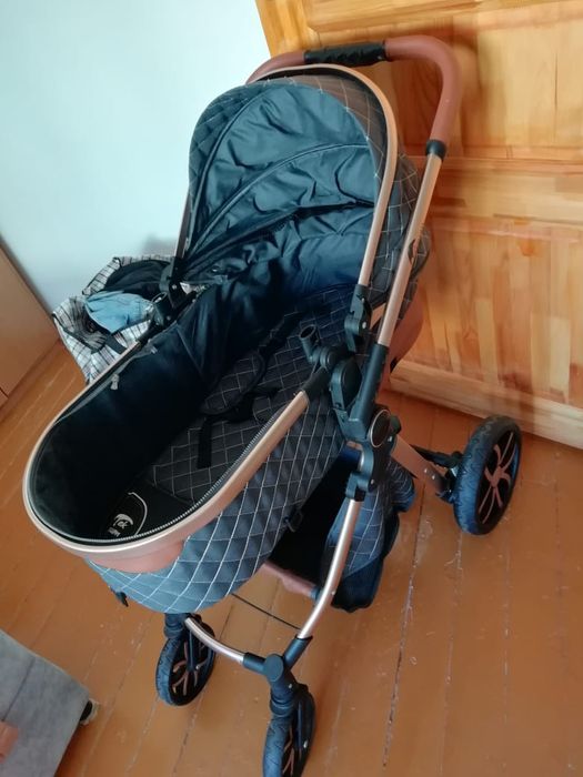 Продам коляску для новорожденных