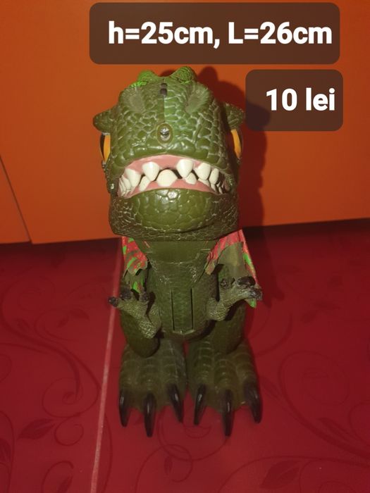 Vând dinozauri de diferite mărimi