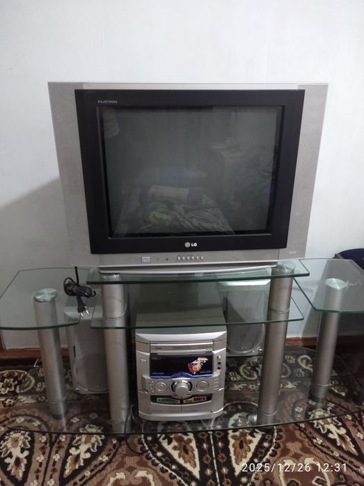 Срочно продаю телевизор и подставку