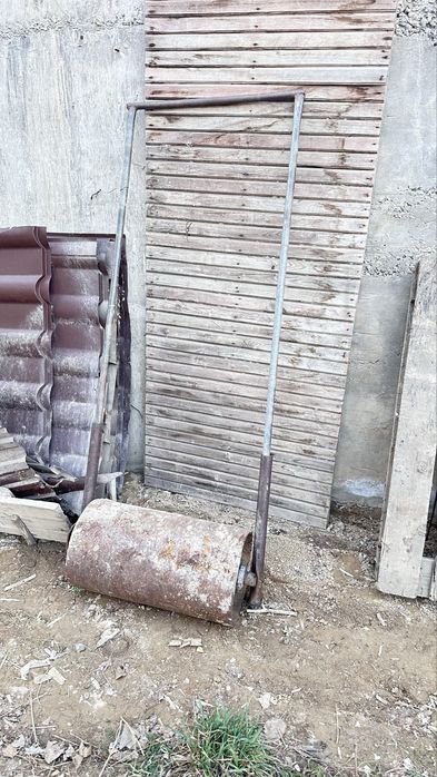 Ручной каток для газона