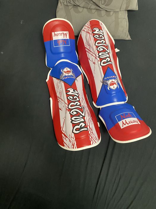 Vand tibiere de kickbox armura noi