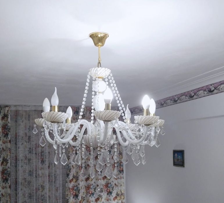 Люстра в зал в отличном состоянии