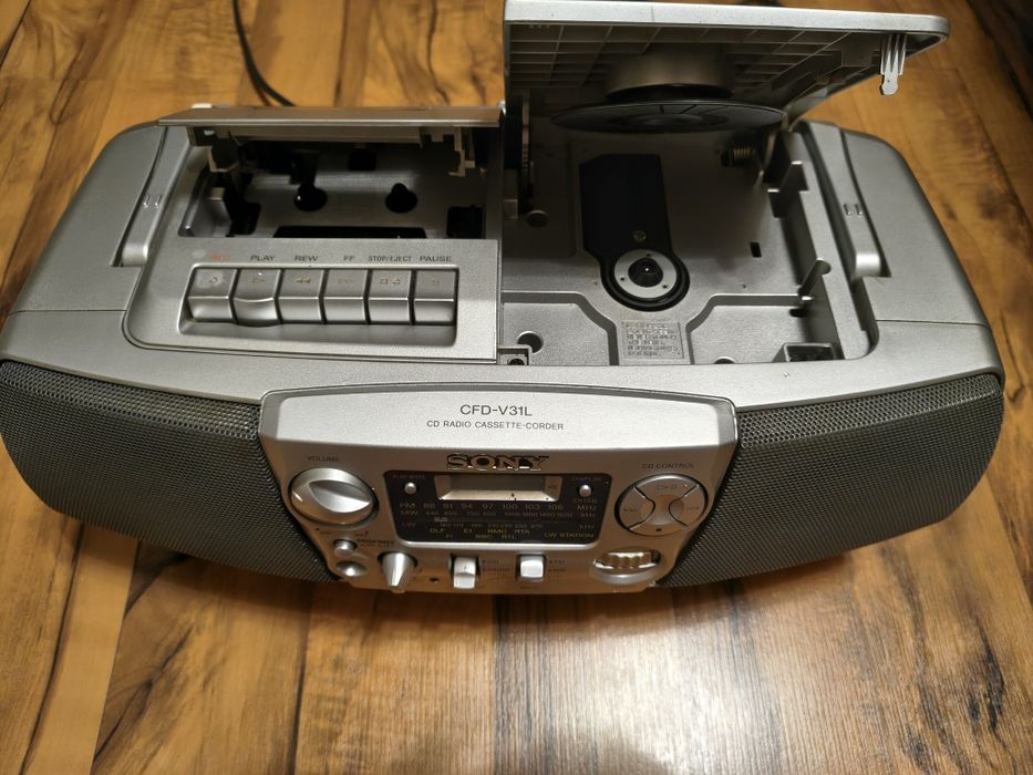 Продавам касетофон Sony