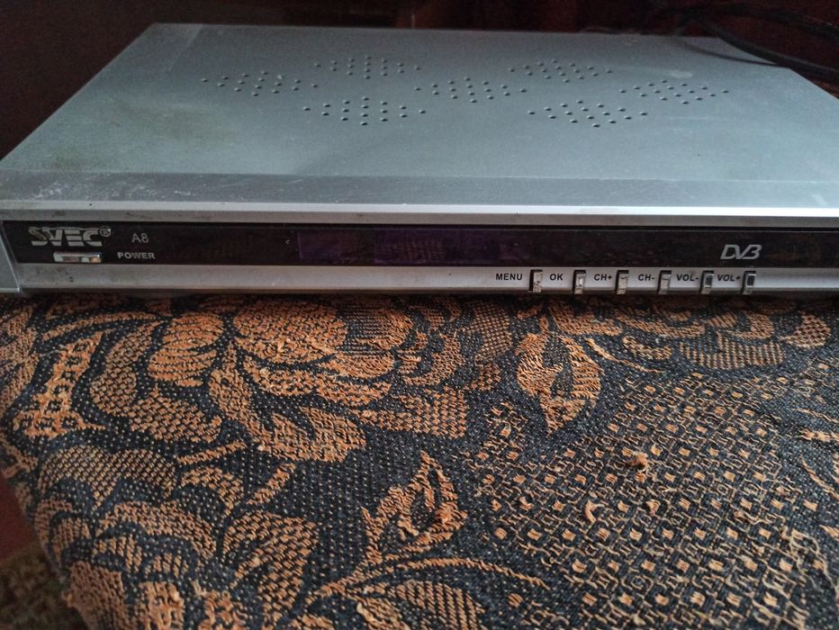 Ресивер - тюнер для спутникового телевидения Svec DV3