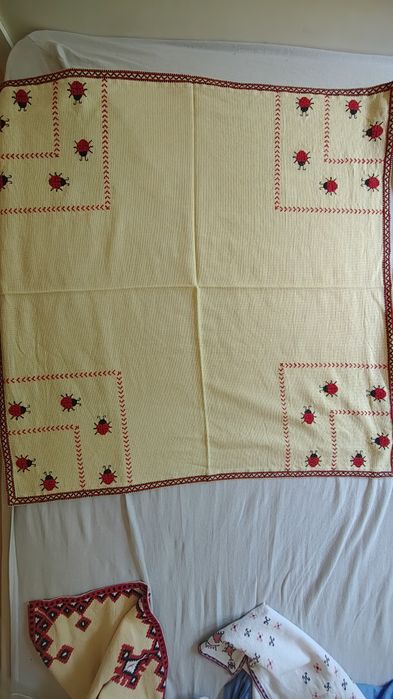 Продавам стари покривки