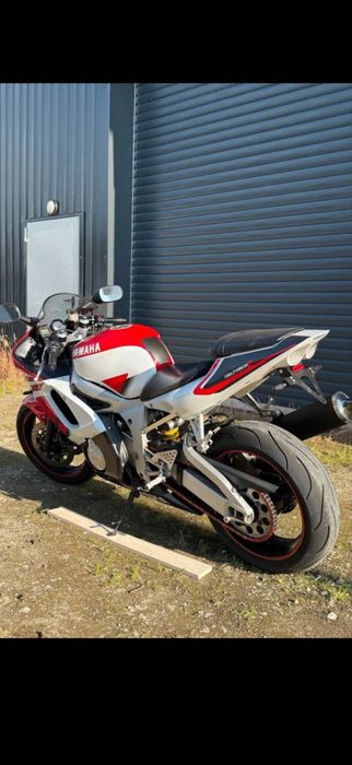 Vând Yamaha R6, an fabricație 2003, în stare foarte bună, întreținută cu grijă.