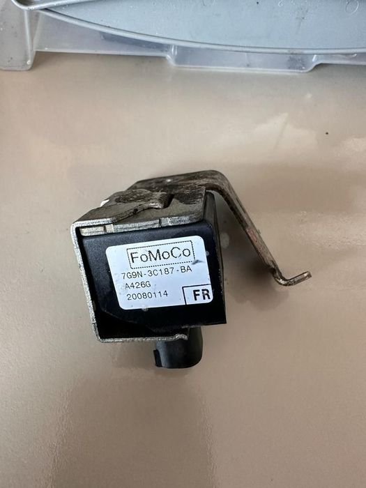 Senzor acceleratie laterala dreapta fata Volvo S60 S80 V70 7G9N-3C187-BA