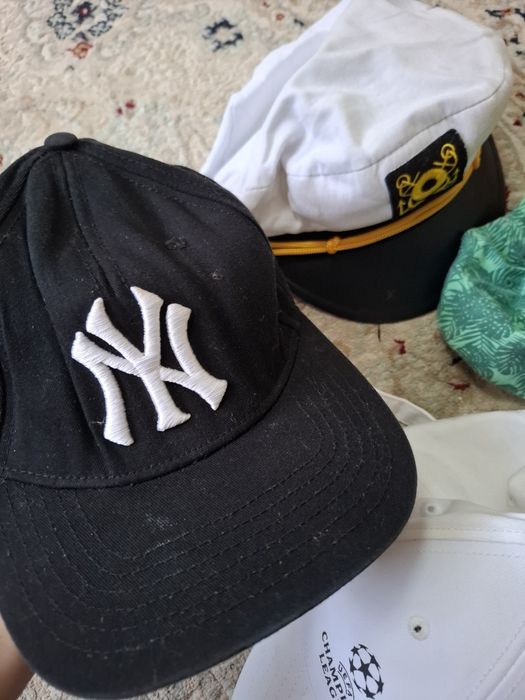 Продам срочно кепки за все 2000