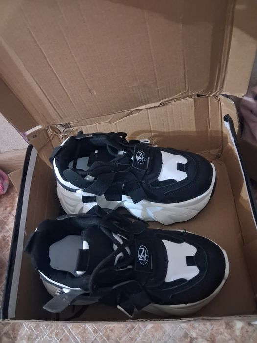 Продам кроссовки