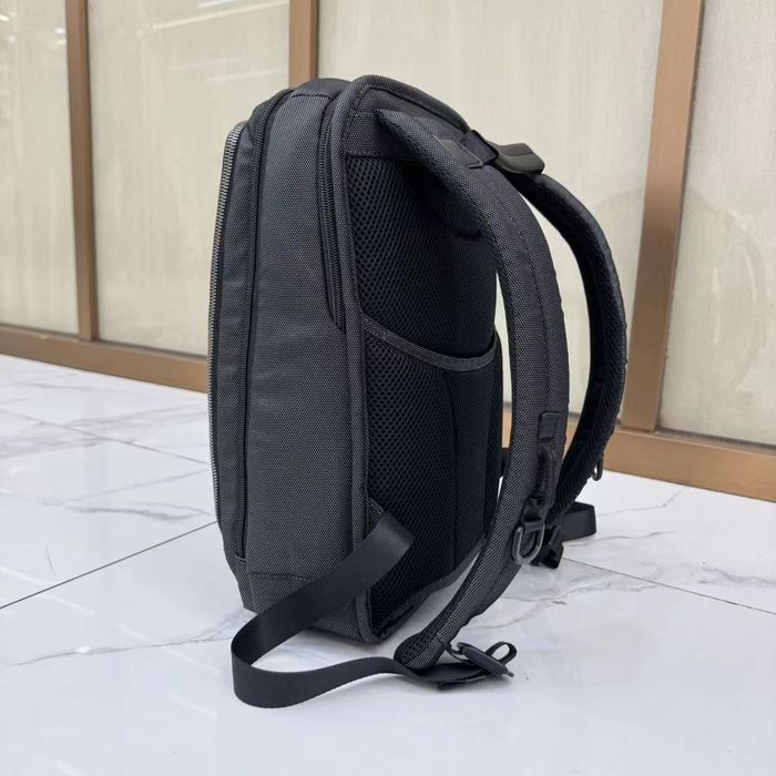 Продам рюкзак Tumi