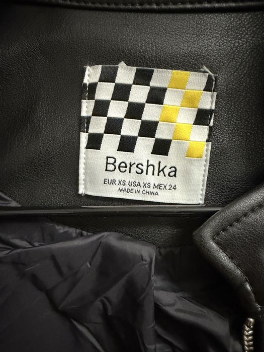 укороченная кожаная куртка bershka
