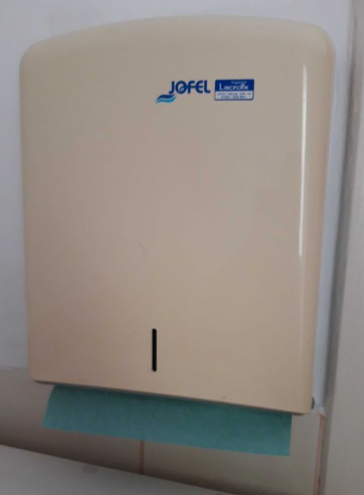Dispenser prosoape de hartie