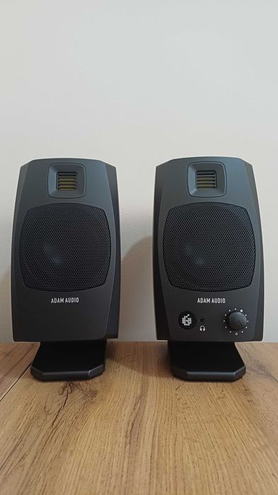 ADAM AUDIO D3V Студийные мониторы