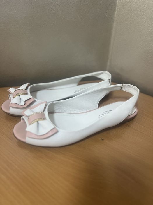 Босоножки кожанные