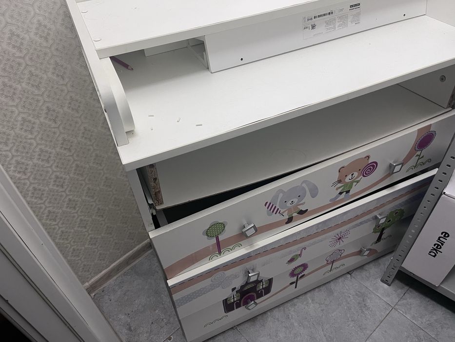 шкафшик для предметов или книг