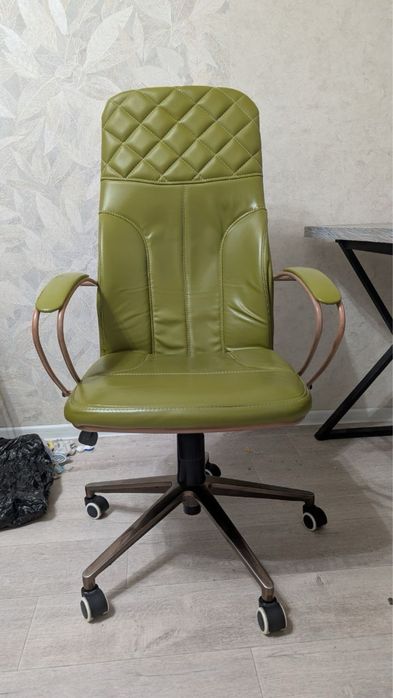 кресло офисное зеленое