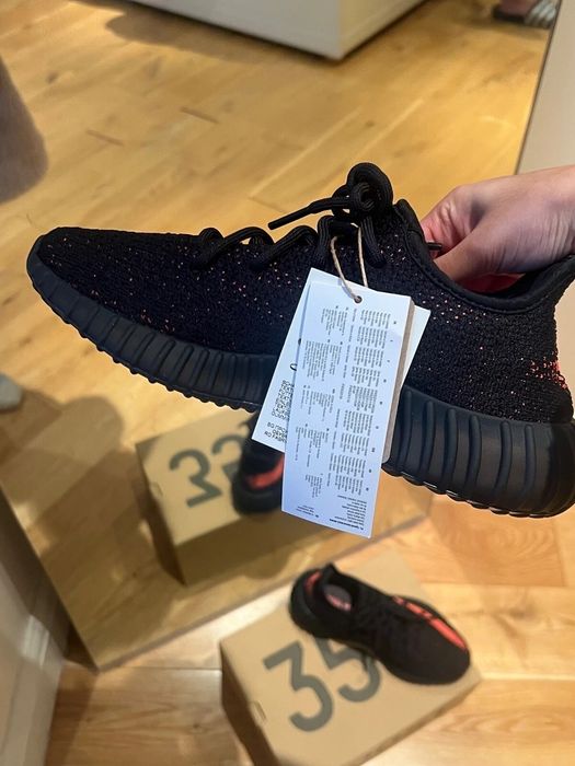 Yeezy 350 черно червени