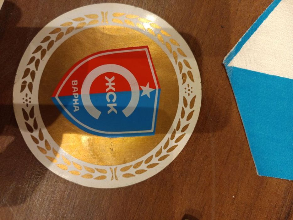 Стари футболни и други флагчета + колекционерски значки