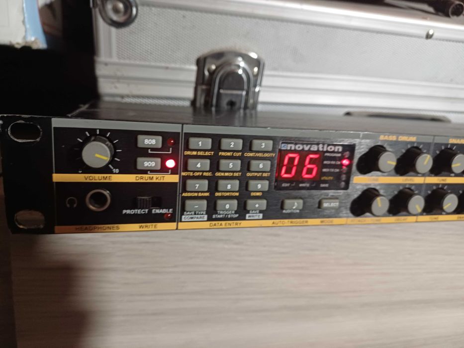 Novation  Drum station