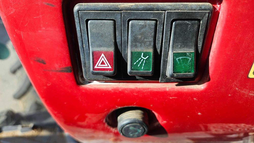 Продавам Трактор Tumosan