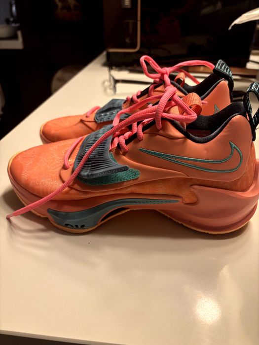 предлагам дамски маратонки в отлично състояние Nike