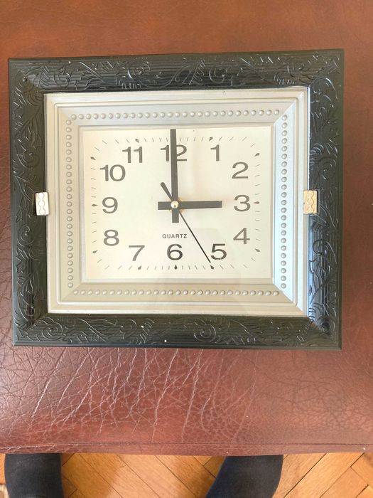 Продавам часовниk