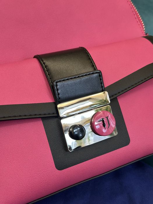 Trussardi jeans оригинална кожена раница с противопрахова торбичка