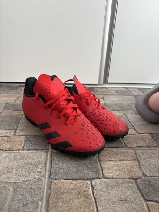Adidas predator pentru sintetic. Marimea 40