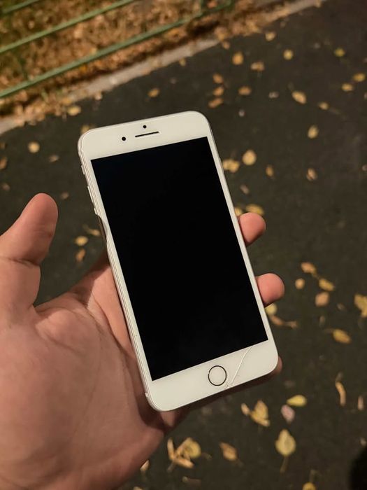 Продам iPhone 8 Plus