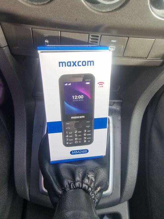 Vând telefon mobil maxcom nou la cutie
