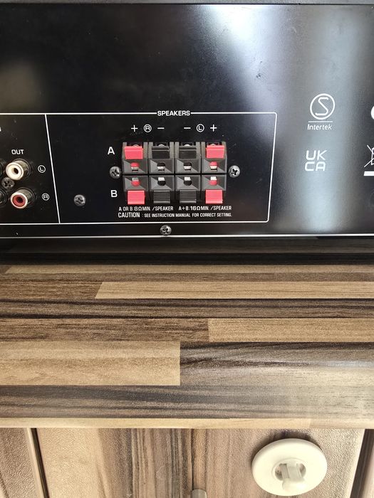 Продавам ресивър Yamaha R-S202D