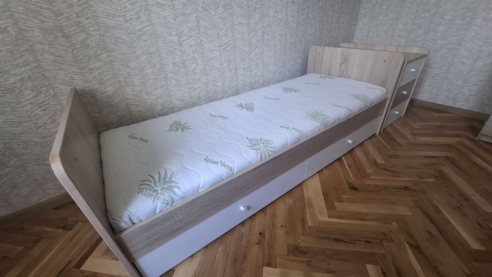 Продавам детско легло