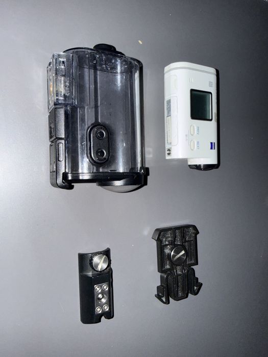 Sony Action Cam AS200V + Accesorii (Carcasă Waterproof & Monturi)