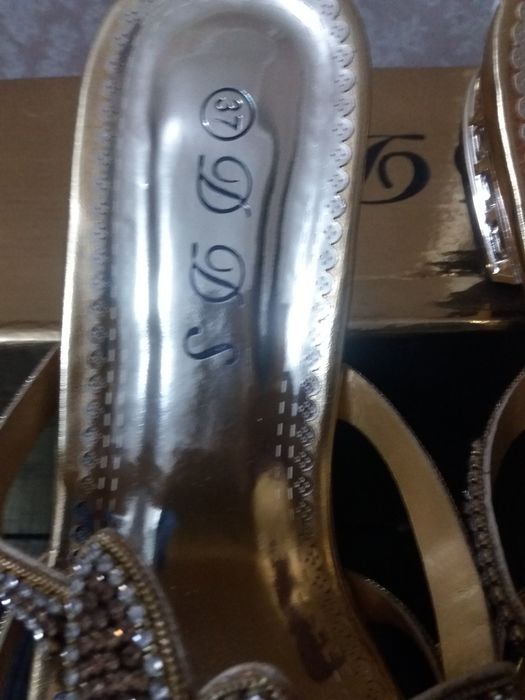 Срочно! Обувь басаножки-шлепки 37 разм.привозные!Индия. На сарпу. Расп