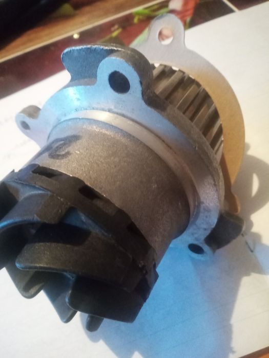 Насос водяной (помпа) на Калину.