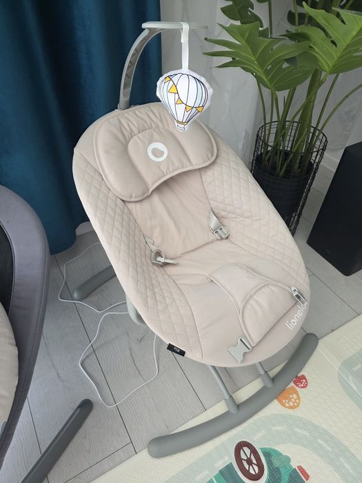 Leagan Lionelo Rio Electric Cu 3 viteze de leganare  8 melodii Cu telecomanda Cu husa detasabila Cu perna detasabila