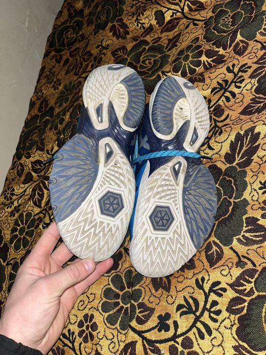 Продам кросовки асикс волейбольные