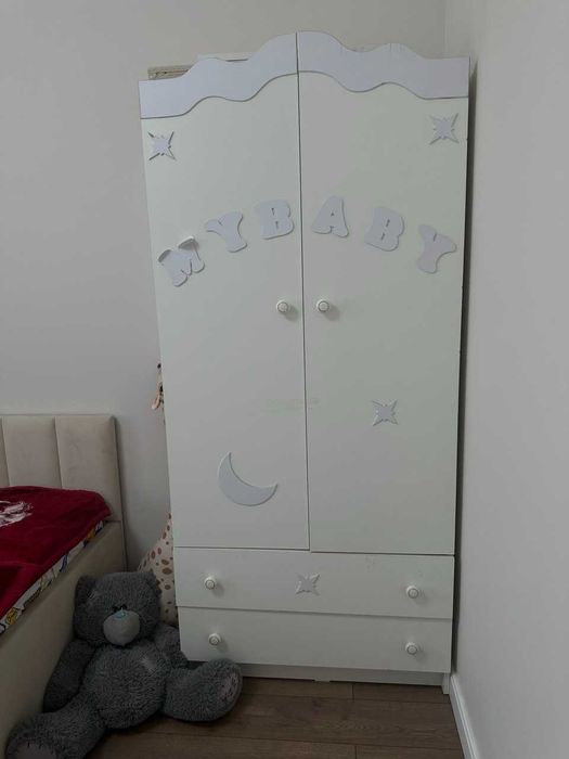 Детская кровать и шкаф