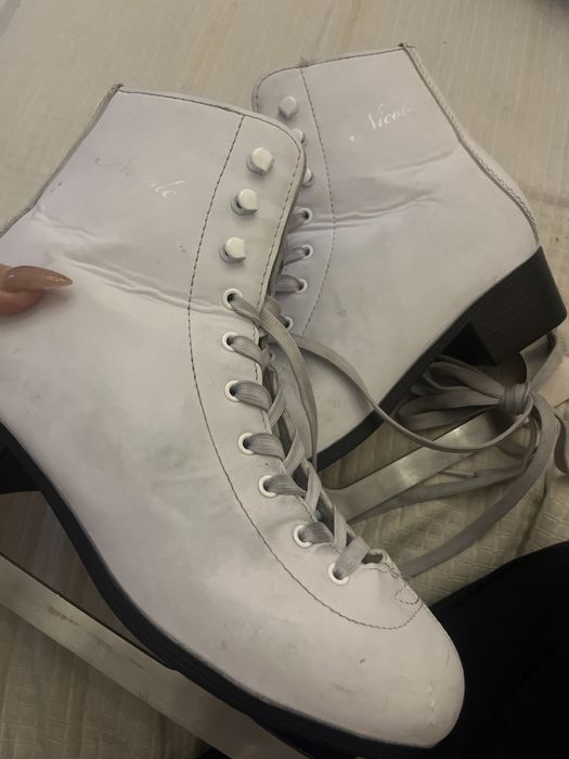 фигурные коньки