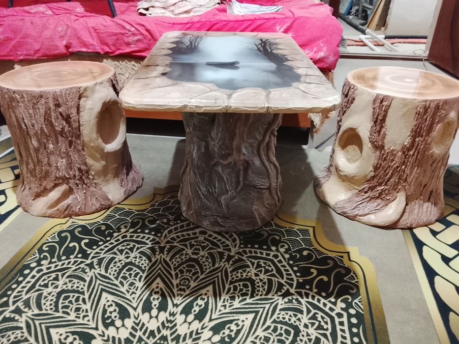 Продам журнальный столик с двумя стульями.