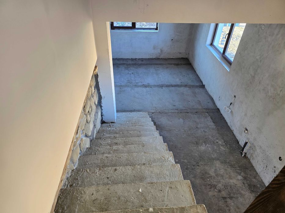 Реновирана къща с  голям двор в  с. Kъпиново / Велико Търново