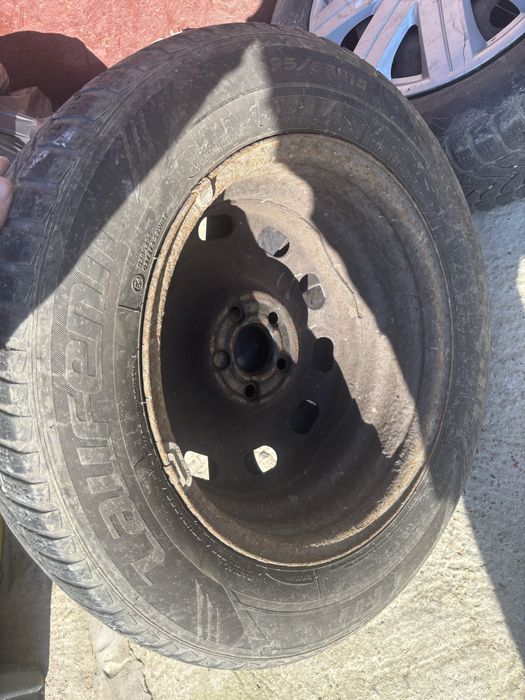Vând jante de tablă + anvelope M+S 195/65 R15 – VW -200 lei toate