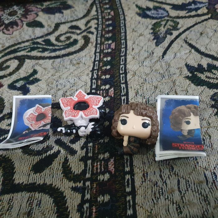 Демогоргон и ненси фигурки киндер джой