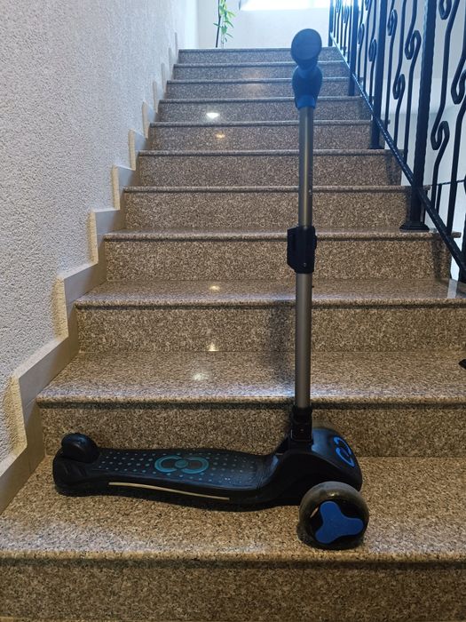 Голяма тротинетка за момче 6+ год.