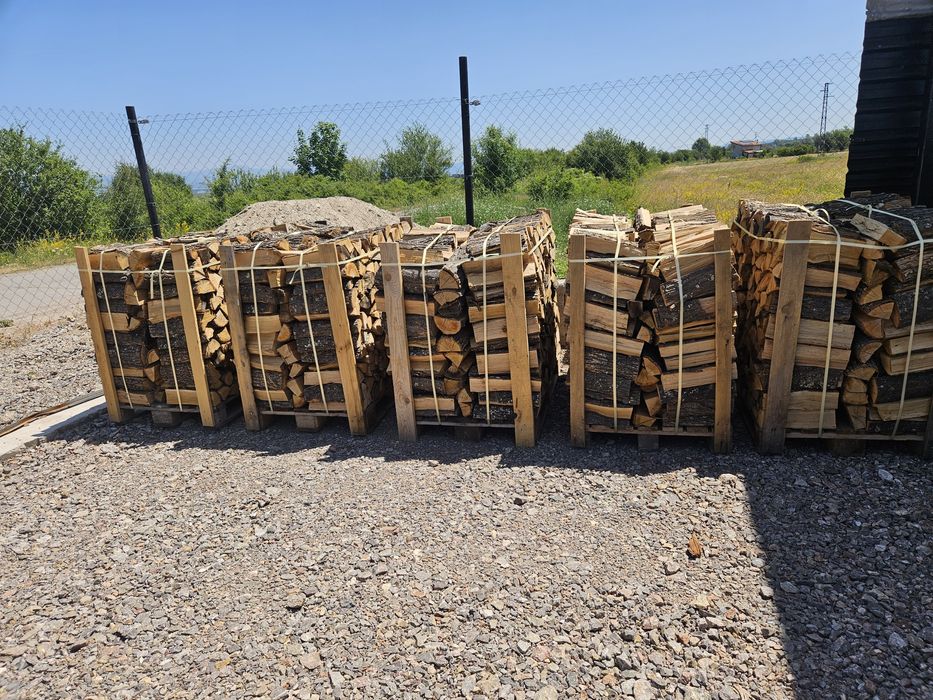 Дърва за огрев склад с. Лозен