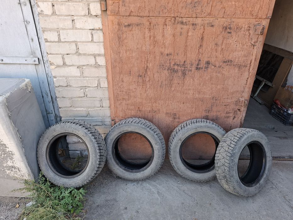Продам шины б/у  размер 185/65/14 зима