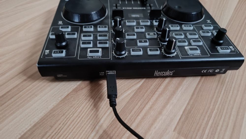 Placa DJ Hercules DJcontrol mp3 LE. Placa mixat