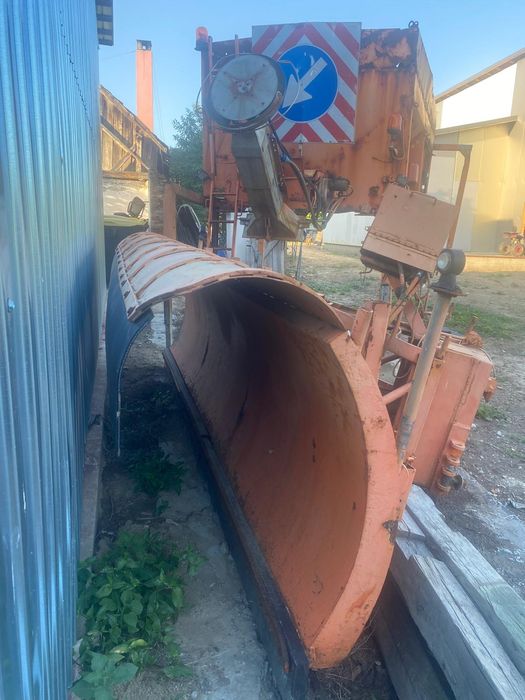 Vând Sărăriță și lamă pentru dezăpezire!
