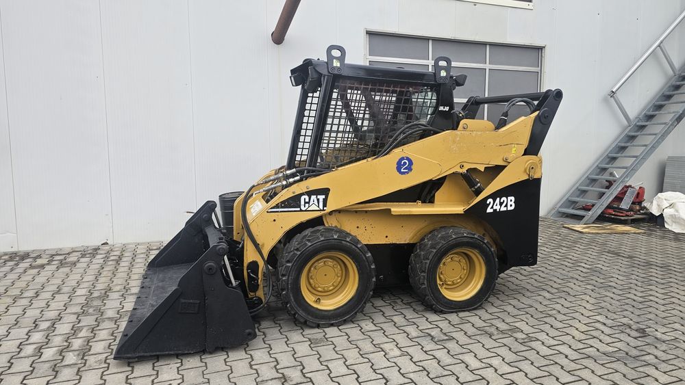 Caterpillar 242b miniincarcator 3000kg bobcat